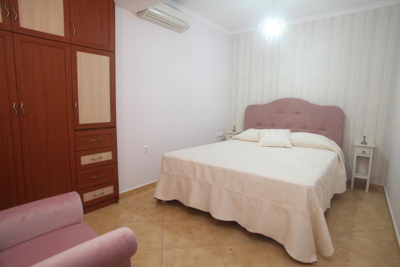 Pirofani Villa Apartments Apolpaina ภายนอก รูปภาพ