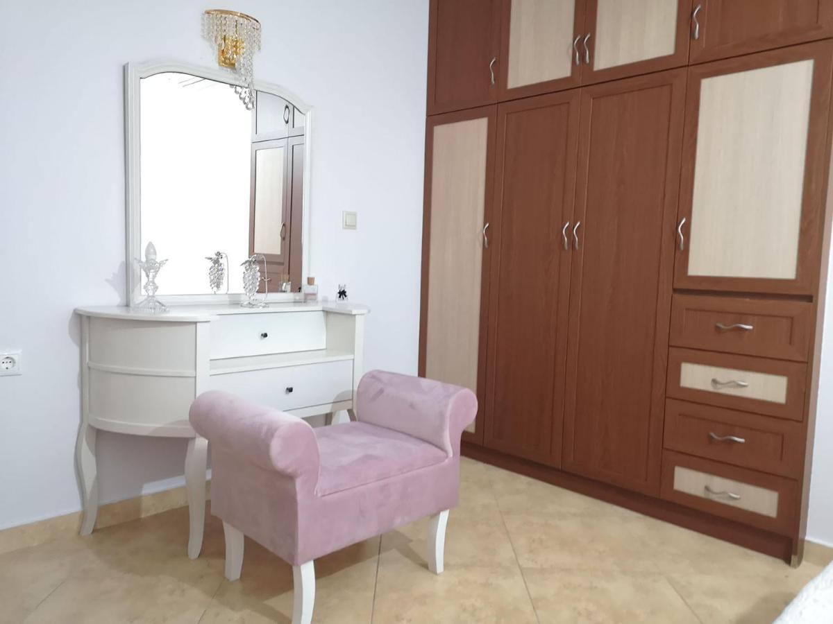 Pirofani Villa Apartments Apolpaina ภายนอก รูปภาพ
